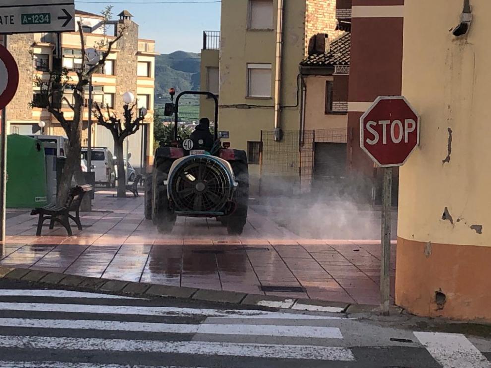 Las calles de Zaidín se desinfectan en días alternos, a las 21.00 horas.