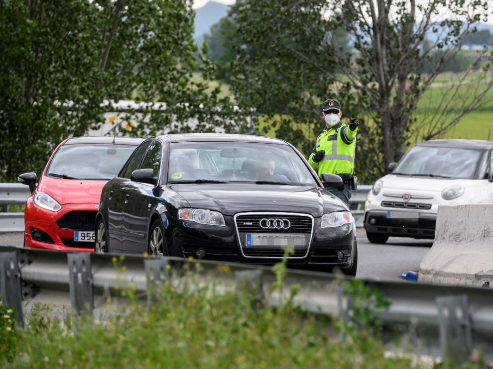 Controles policiales a las salidas de Madrid y Barcelona