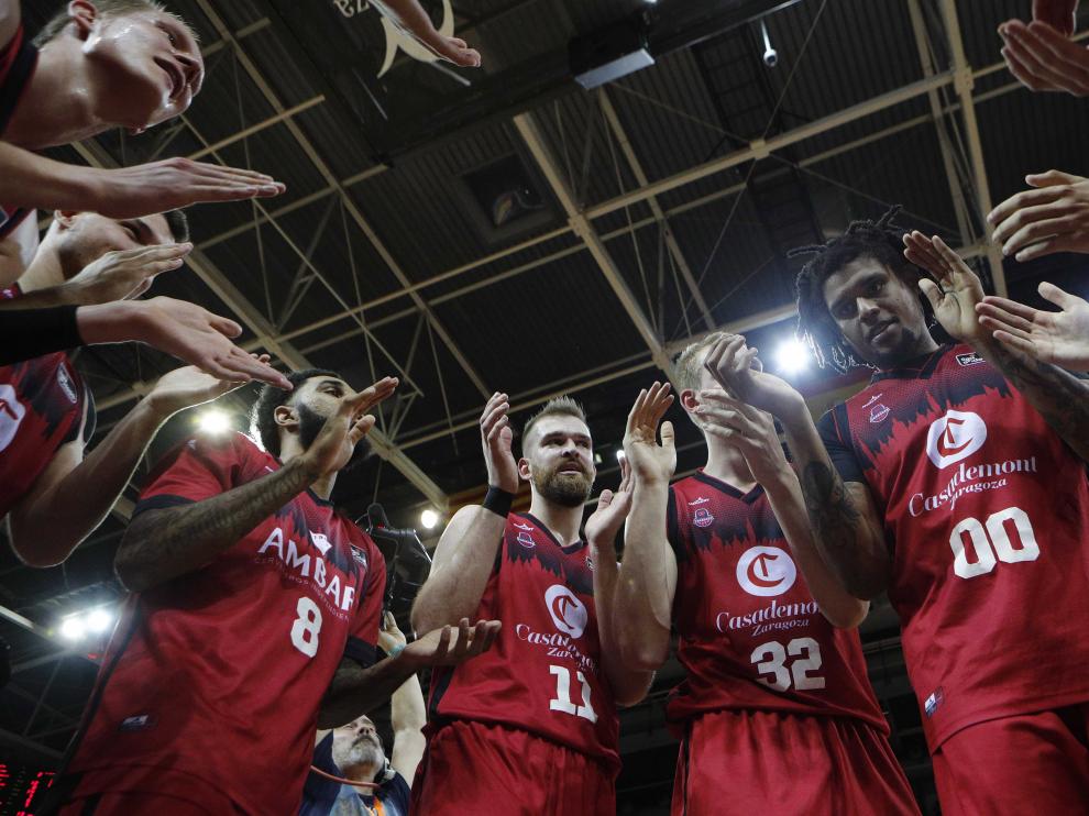 Los jugadores del Casademont Zaragoza, tras superar al Madrid el pasado mes de enero.