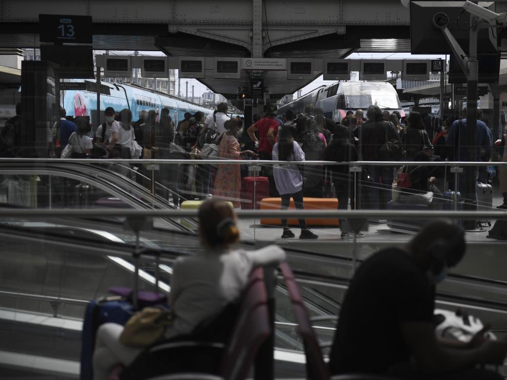 Paris train stations during coronavirus pandemic