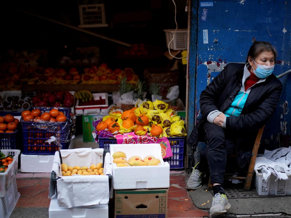 Una vendedora de fruta en Wuhan.