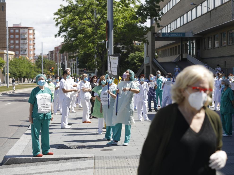 Minuto de silencio en el Hospital Miguel Servet