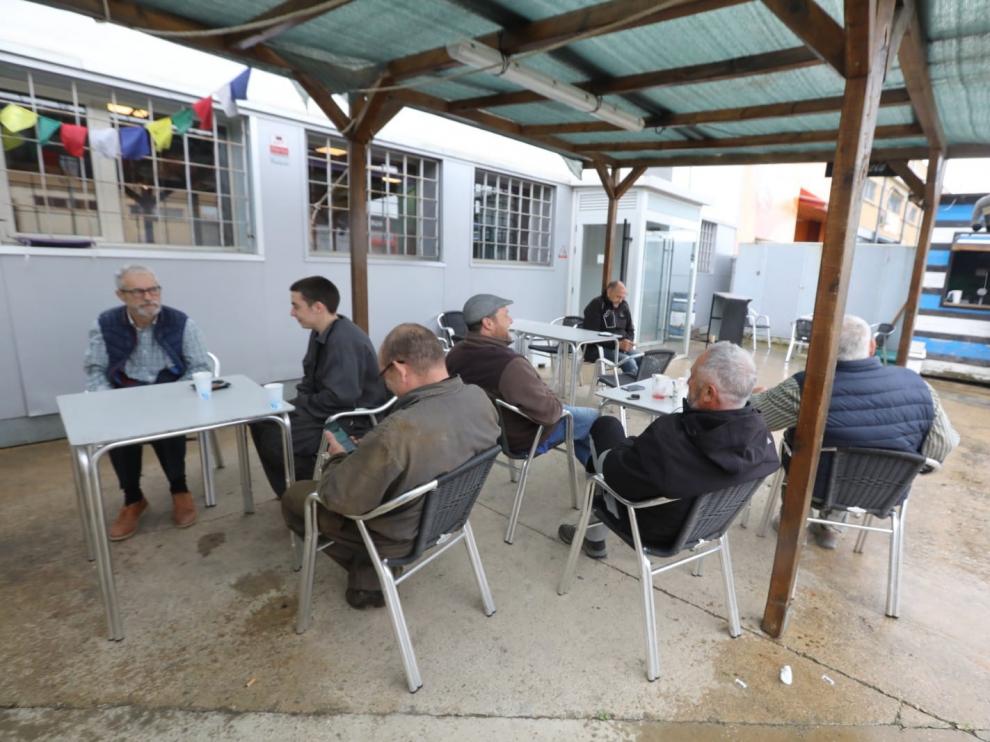 Comercios y bares abiertos en el primer día de la fase 1 de la desescalada en Huesca.