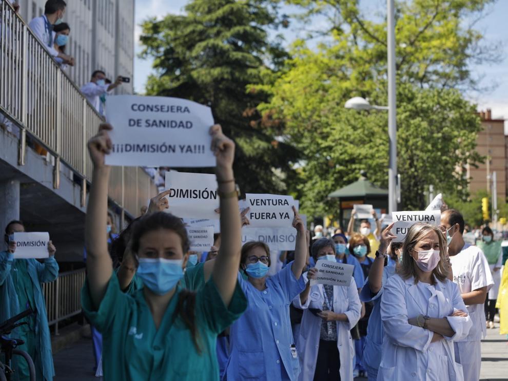 Protesta de sanitarios ante el Miguel Servet