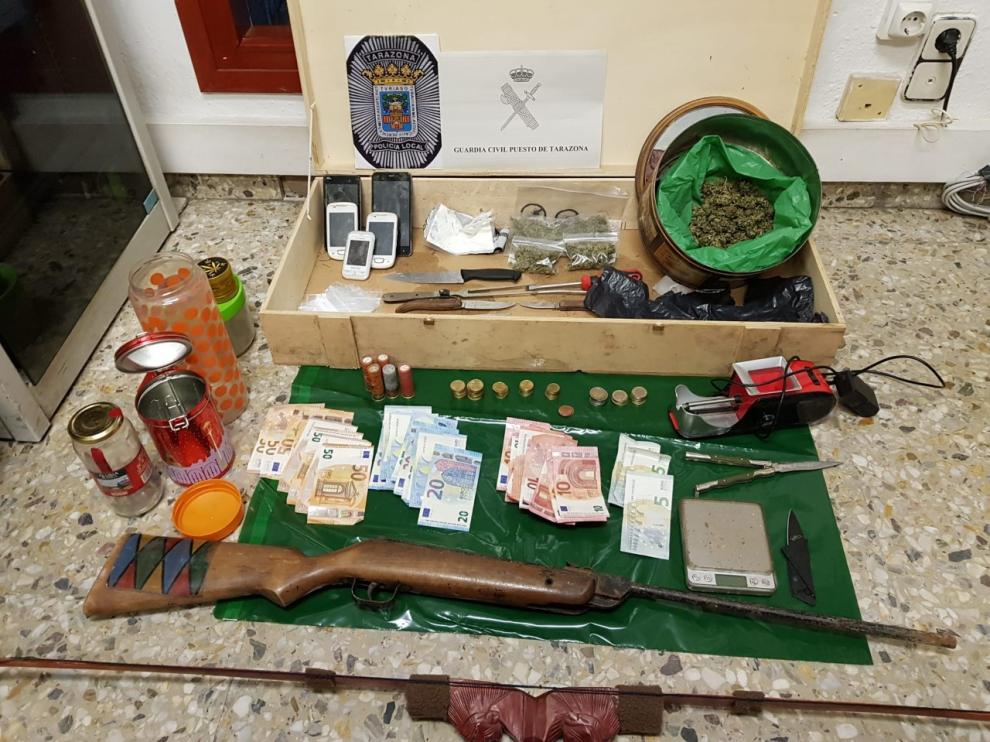Efectos intervenidos por la Policía Local de Tarazona y la Guardia Civil.