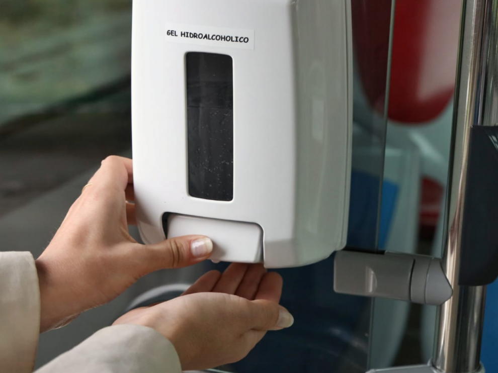 Gel hidroalcohólico en los autobuses de Zaragoza. Coronavirus en Aragón