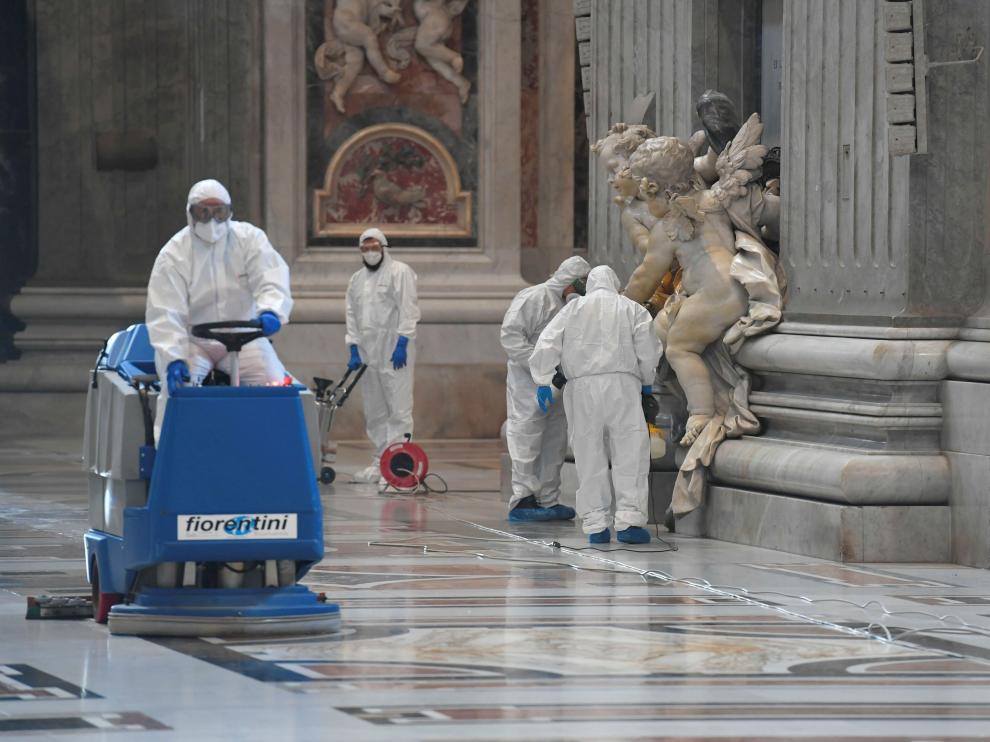 La basílica San Pedro, sometida a una inédita desinfección para su reapertura