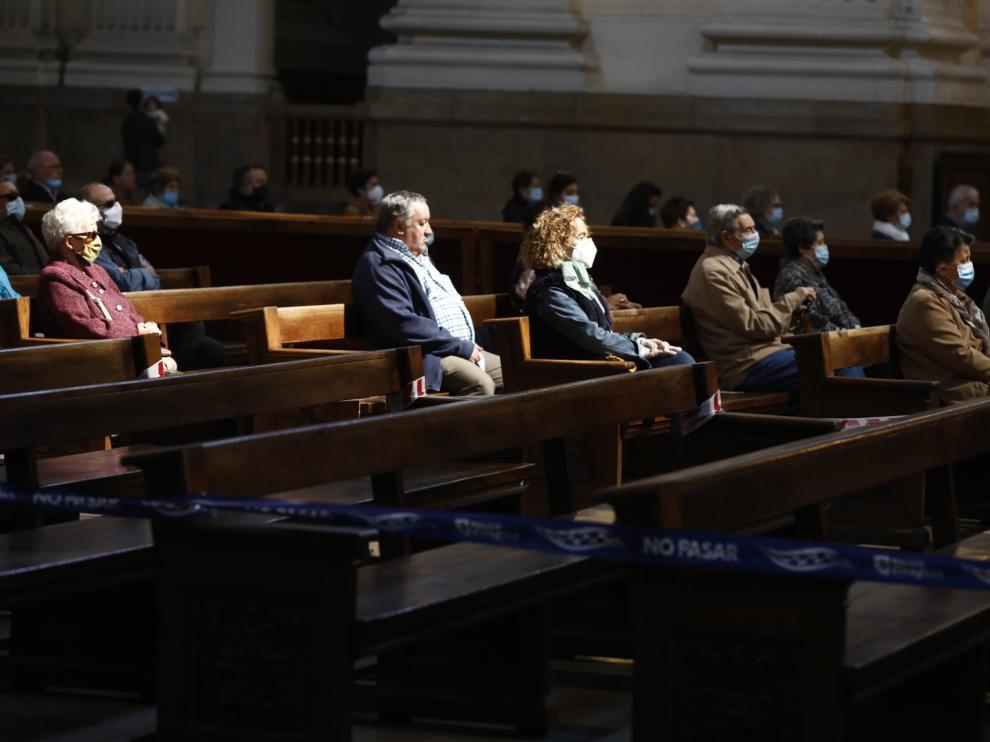 Primer domingo de misas en la Basílica del Pilar.