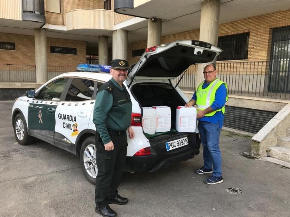 Entrega de un lote de OX-Virin a la Guardia Civil de Huesca.