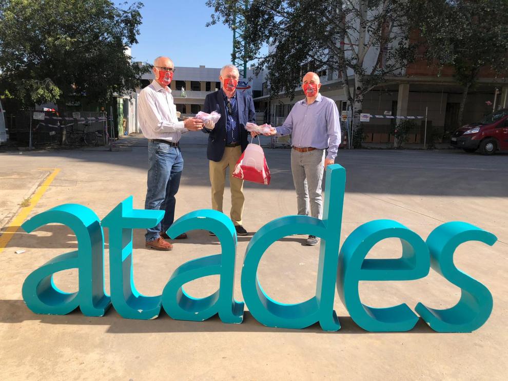 Atades recibe 100 mascarillas del Casademont Zaragoza