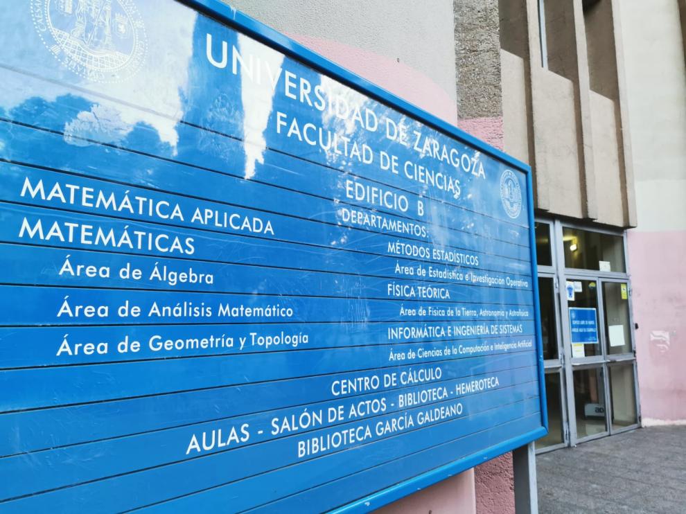 Cartel de la Facultad de Ciencias de la Universidad de Zaragoza.