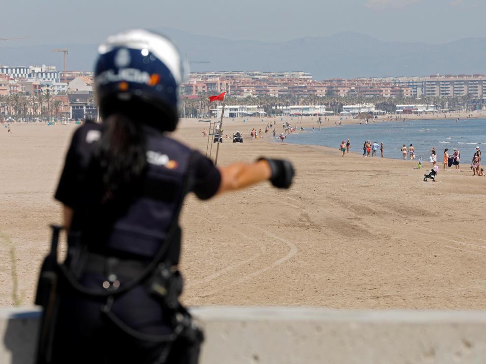 El protocolo de playas pide definir aforos y controlar las concentraciones