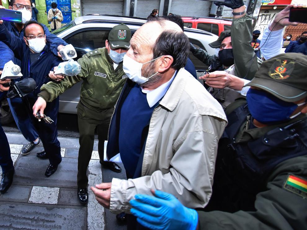 El exminsitro de Salud Marcelo Navajas es llevado a una audiencia cautelar el miércoles en La Paz.