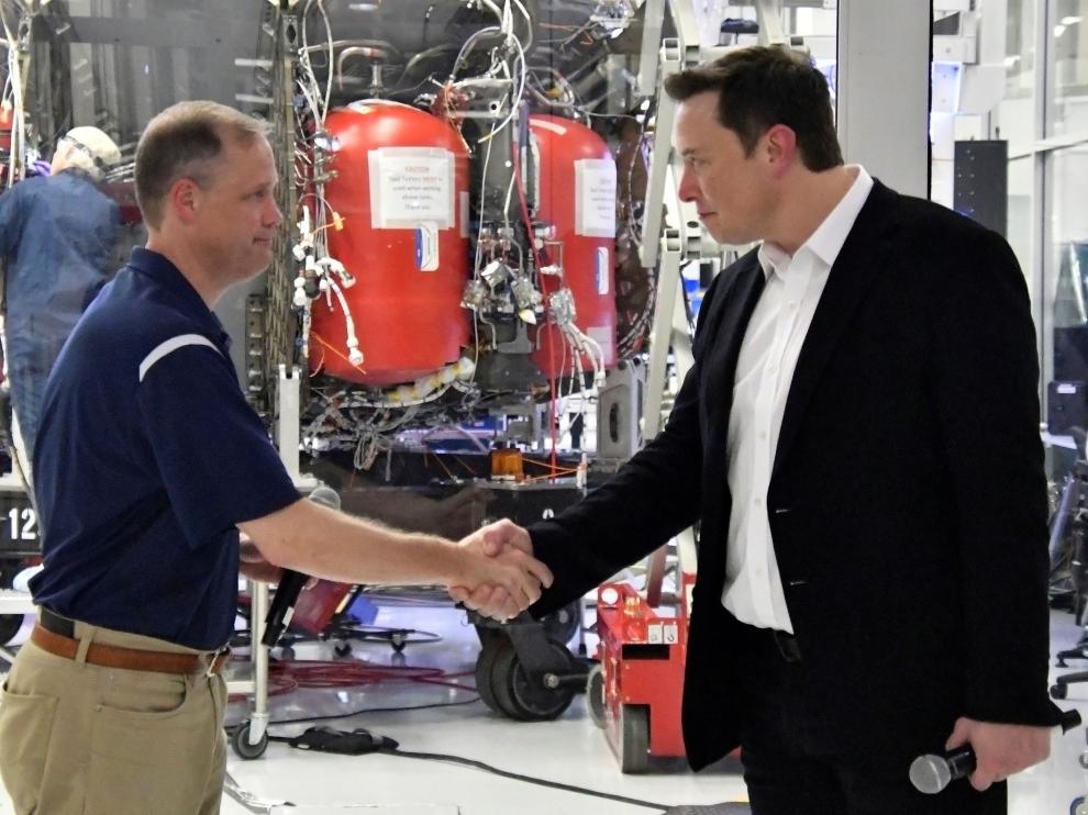 FILE PHOTO: NASA Administrator Jim Bridenstine and SpaceX Chief Engineer Elon Musk shake hands after a tour of SpaceX headquarters in Hawthorne
