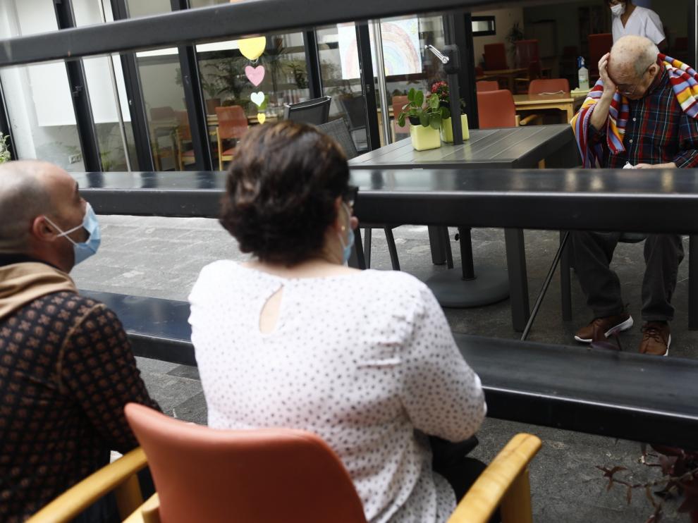 Emotivos reencuentros en las residencias de mayores