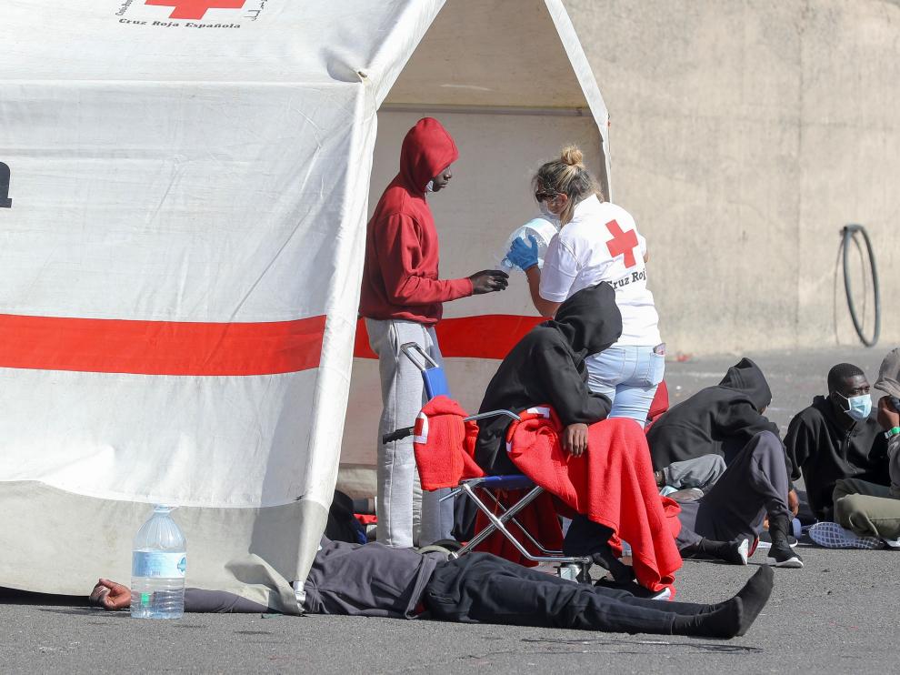 Desembarcan a 51 inmigrantes en el muelle de Arguineguín, en Gran Canaria