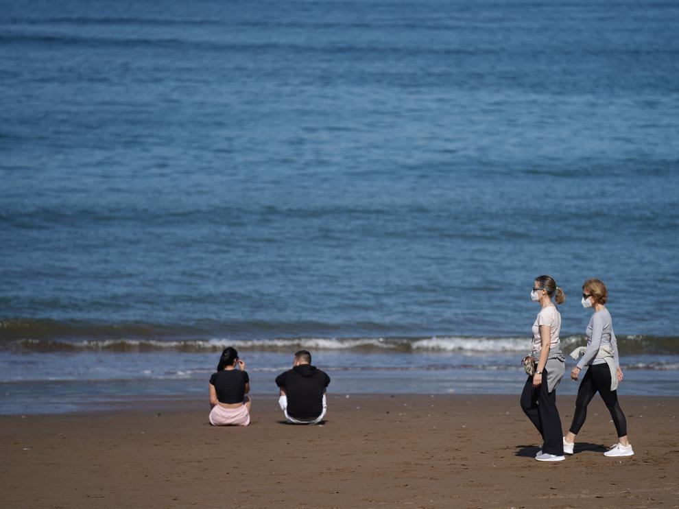 Inicio de la Fase 2 en Euskadi. Baño en playas