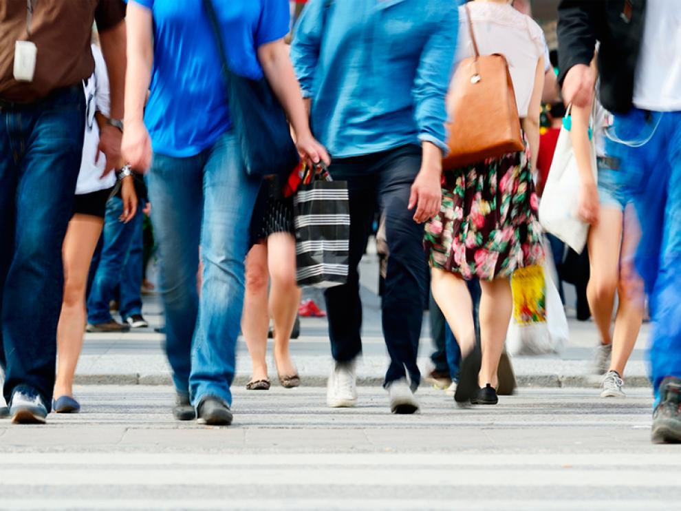Personas caminando.