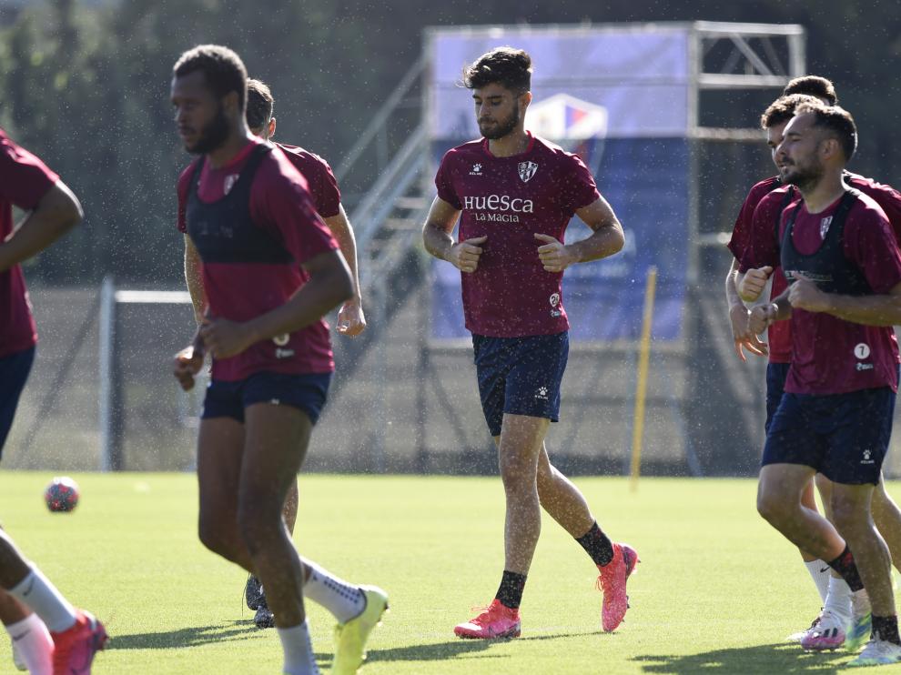 Hermoso, en el centro, durante el entrenamiento de este viernes en el Pirámide.