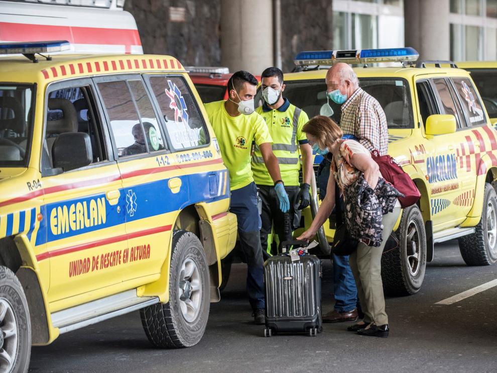 Un viajero da positivo en un avión a Lanzarote mientras volaba a la isla