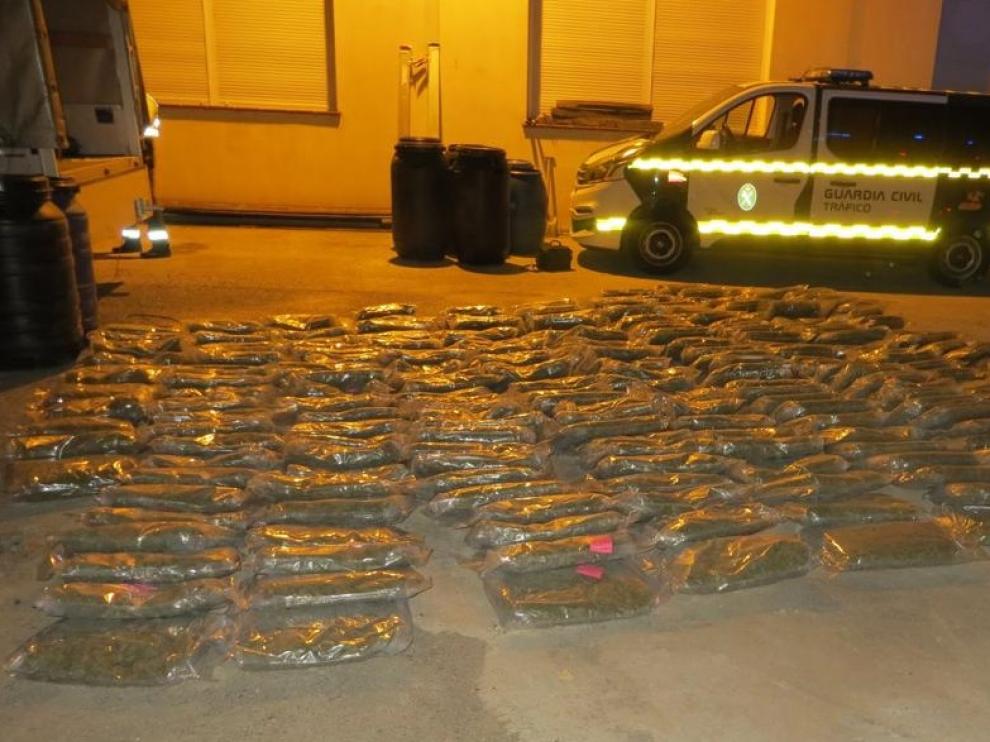 Localizado un cargamento de más de 257 kg de marihuana oculto bajo vísceras de animales.