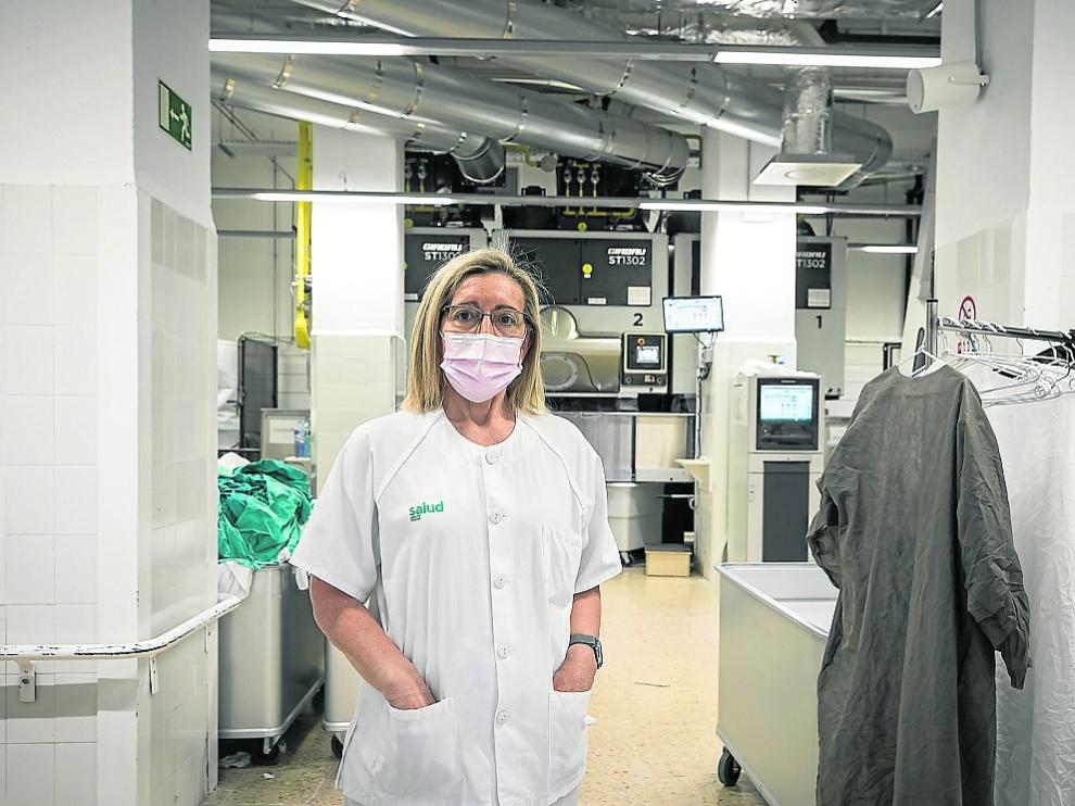 Natividad Herrero, en la lavandería del Hospital Clínico.