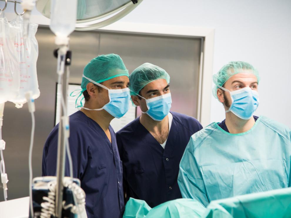 La Unidad de tumores urológicos del Instituto Oncológico está compuesta por los doctores Manuel Sánchez Zalabardo, Ángel García de Jalón Martínez y Joaquín Navarro Gil.