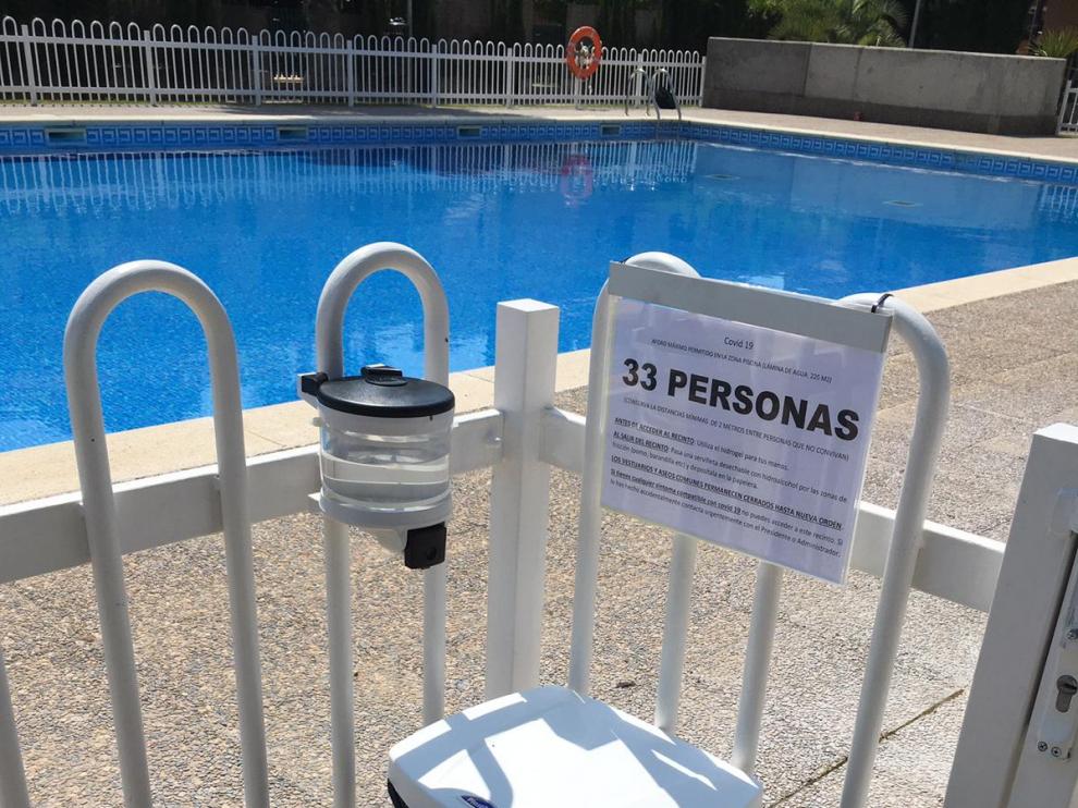 La regulación de las piscinas comunitarias hace agua durante la desescalada
