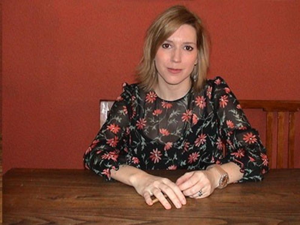 Esther Ginés pubica 'Mares sin dueño'.