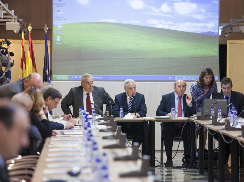 Imagen de archivo del plenario de la Comisión del Agua de Aragón en una reunión en 2013.