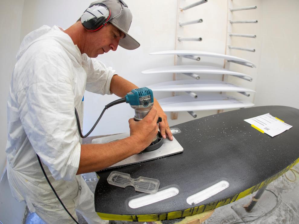 Un trabajador en una fábrica de California.