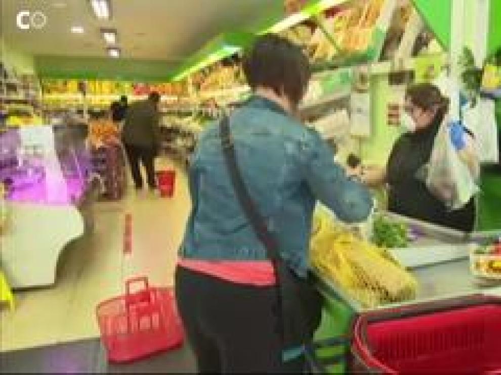 La Comisión Europea de Seguridad Alimentaria ha publicado algunos consejos y recomendaciones para evitar contagiarnos con los envases que compramos en los supermercados.
