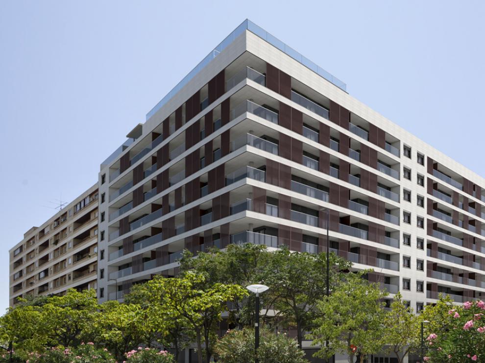 Alierta 100 dispone de una piscina comunitaria en la azotea del edificio.
