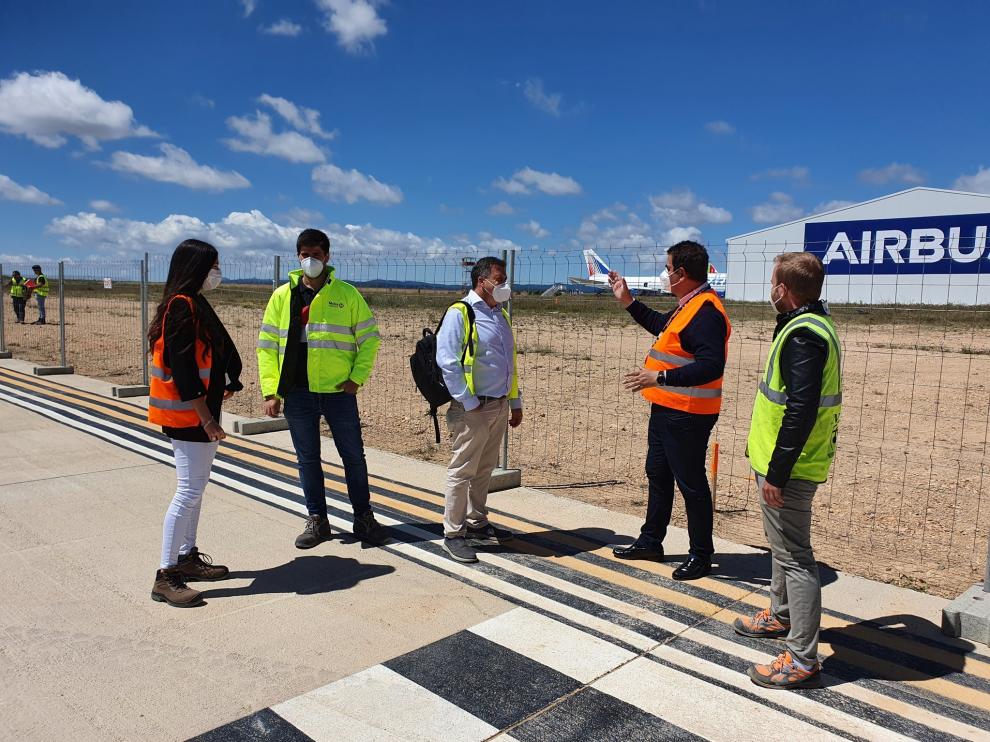 Inicio de las obras de tres naves para pequeños aviones en el aeropuerto de Teruel.