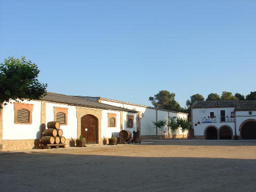 Exterior de la bodega situada en la Finca Valonga.