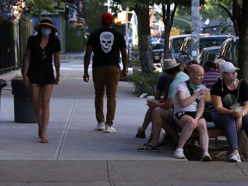 Gente en una calle de Nueva York este sábado.