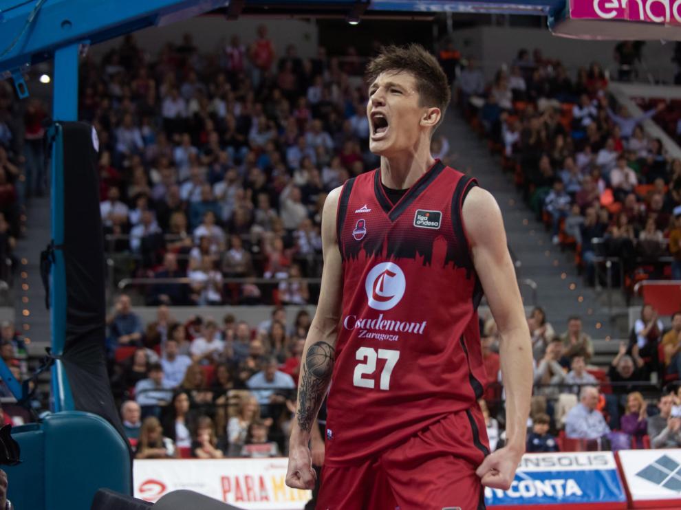 Vit Krejci, canterano del Casademont Zaragoza, celebra una canasta en el partido ante el UCAM Murcia.