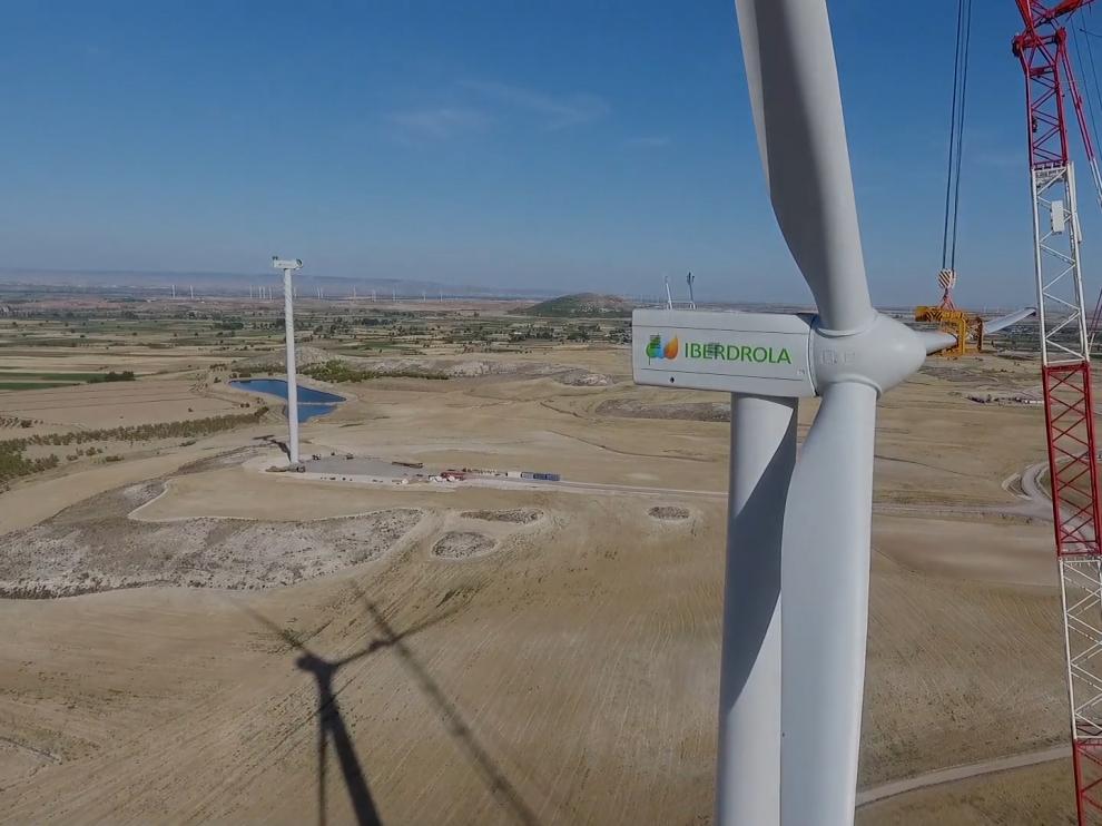 Construcción de uno de los parques eólicos que Iberdrola ha puesto en marcha en Aragón.