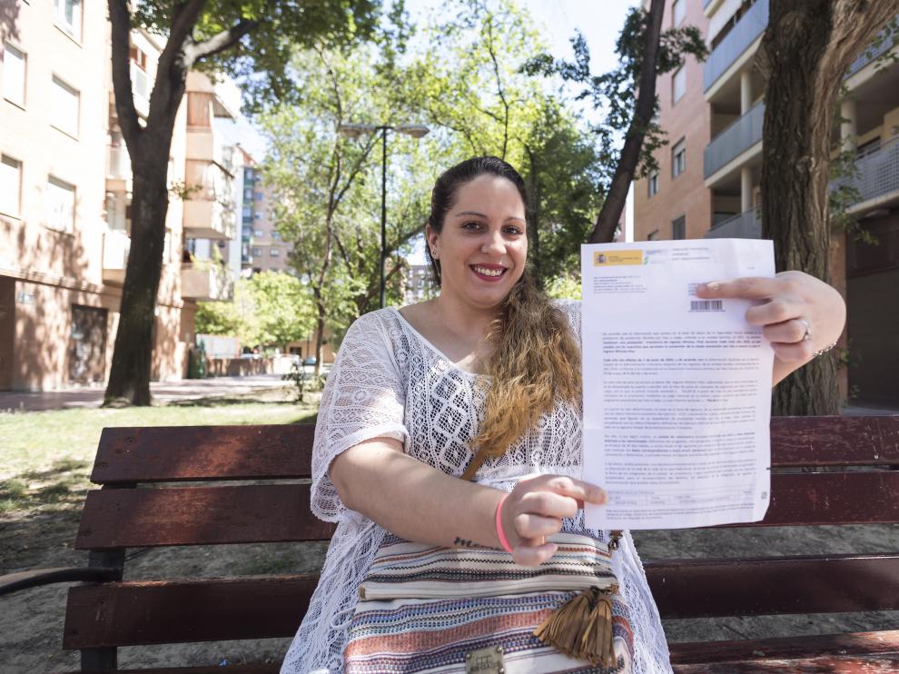 Lorena Fernández, este miércoles con la carta que ha recibido del Gobierno central
