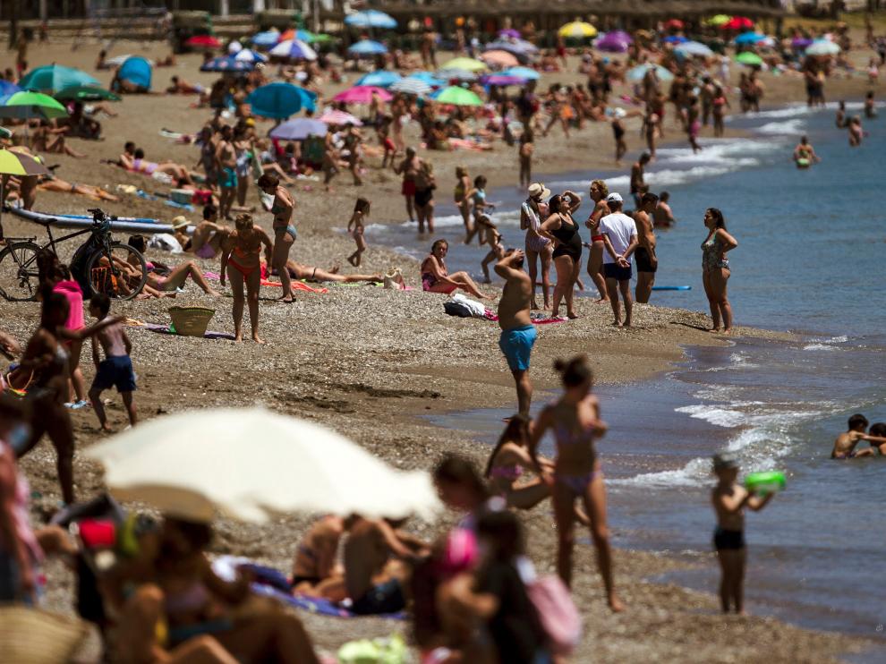 Hay que evitar que la apertura al turismo produzca rebrotes graves de la enfermedad.