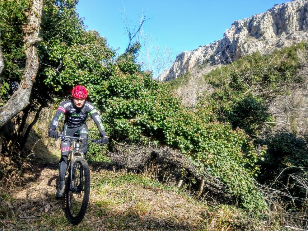 Un ciclista en el entrorno de Purujosa