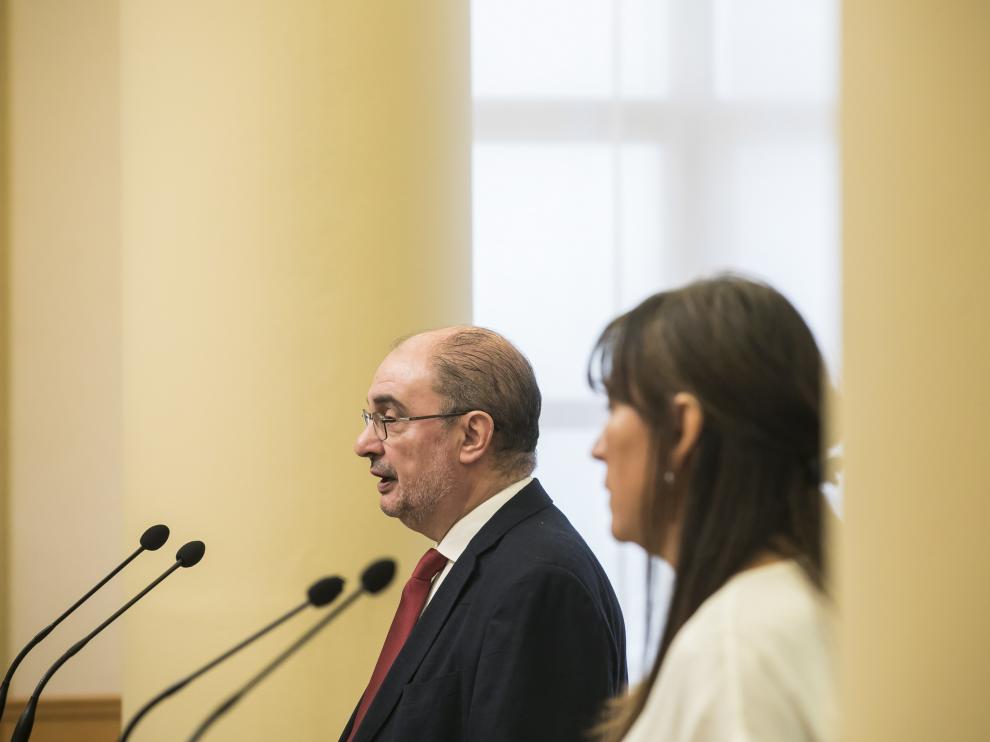 El presidente de Aragón, Javier Lambán, y la consejera de Sanidad, Sira Repollés, presentan las normas que regirán tras el estado de alarma.