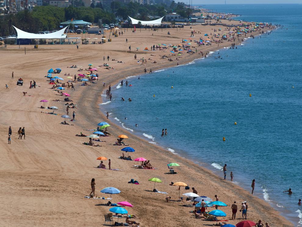 Ambiente este sábado en la playa de Calella
