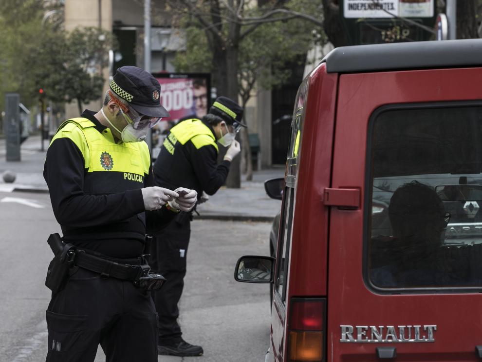 Control de Policía en Zaragoza durante el confinamiento.