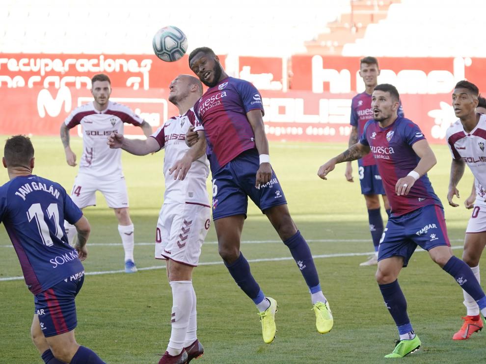 Doukouré supera en el salto a Zozulia en el Carlos Belmonte.