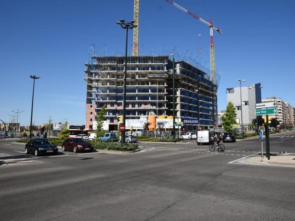 Cuatro meses de obras para renovar una gran tubería en la avenida de Navarra de Zaragoza