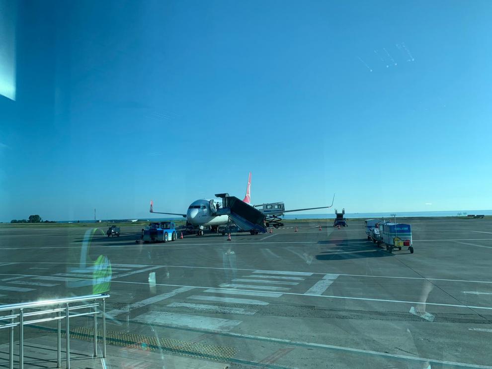 El ingeniero zaragozano Héctor Ochoa ha vuelto este miércoles a su ciudad después de tres meses atrapado por la pandemia en Trebisonda (Turquía). Así ha vivido la "nueva normalidad" en aeropuertos y estaciones de tren.