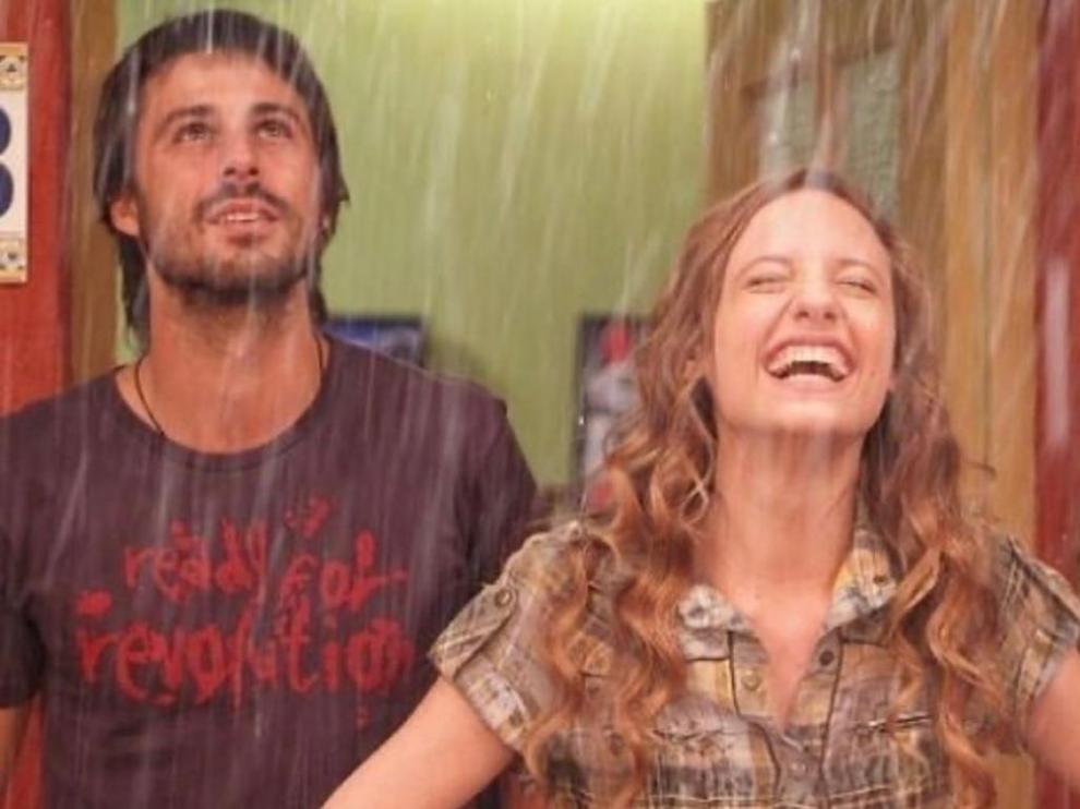 Hugo Silva y Michelle Jenner en una imagen de archivo de la serie de Antena 3