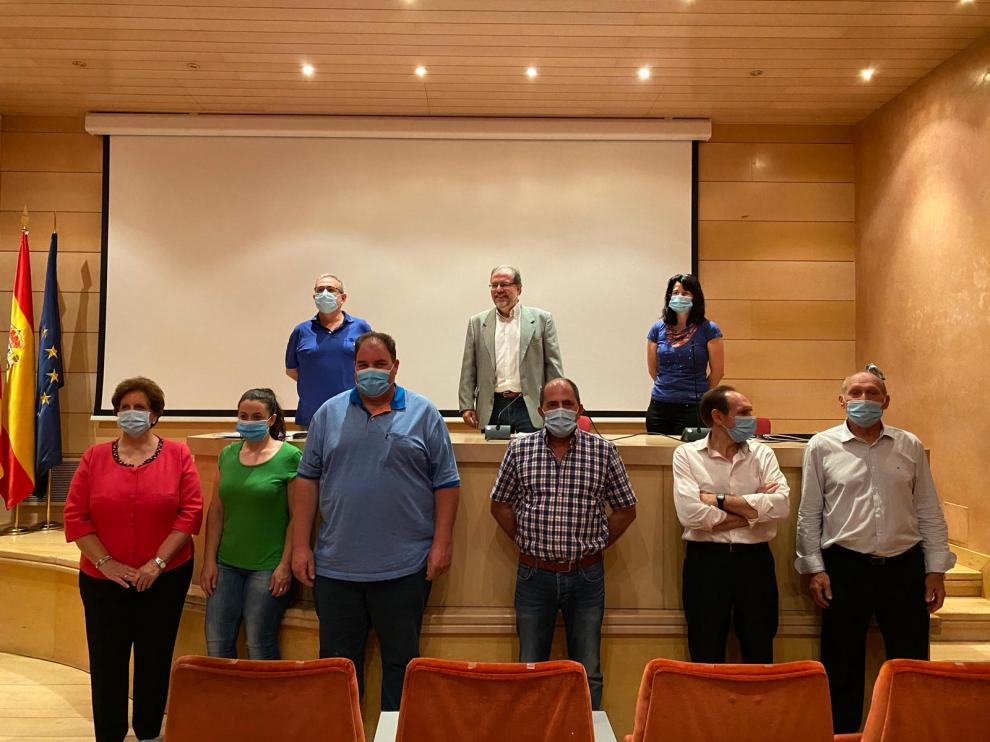 Reunión del director general de Carreteras de la DGA, Bizén Fuster, y los alcaldes de la zona entre el Monasterio de Piedra y la Laguna de Gallocanta.