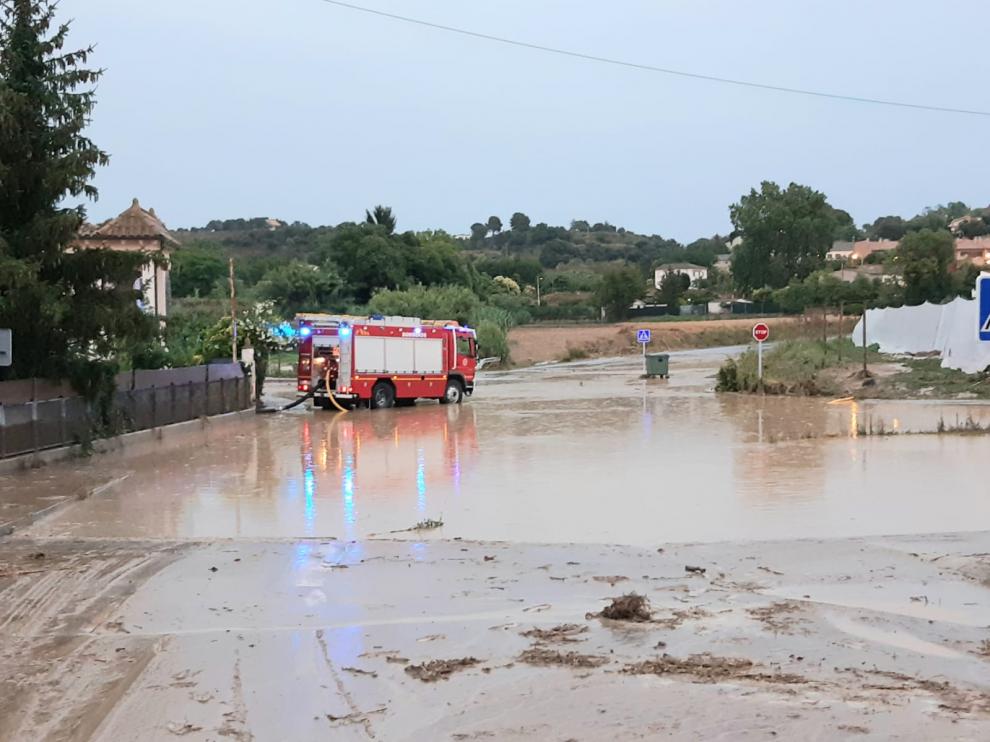 Una tormenta anega el barranco de Cregenzán y la ronda norte en Barbastro